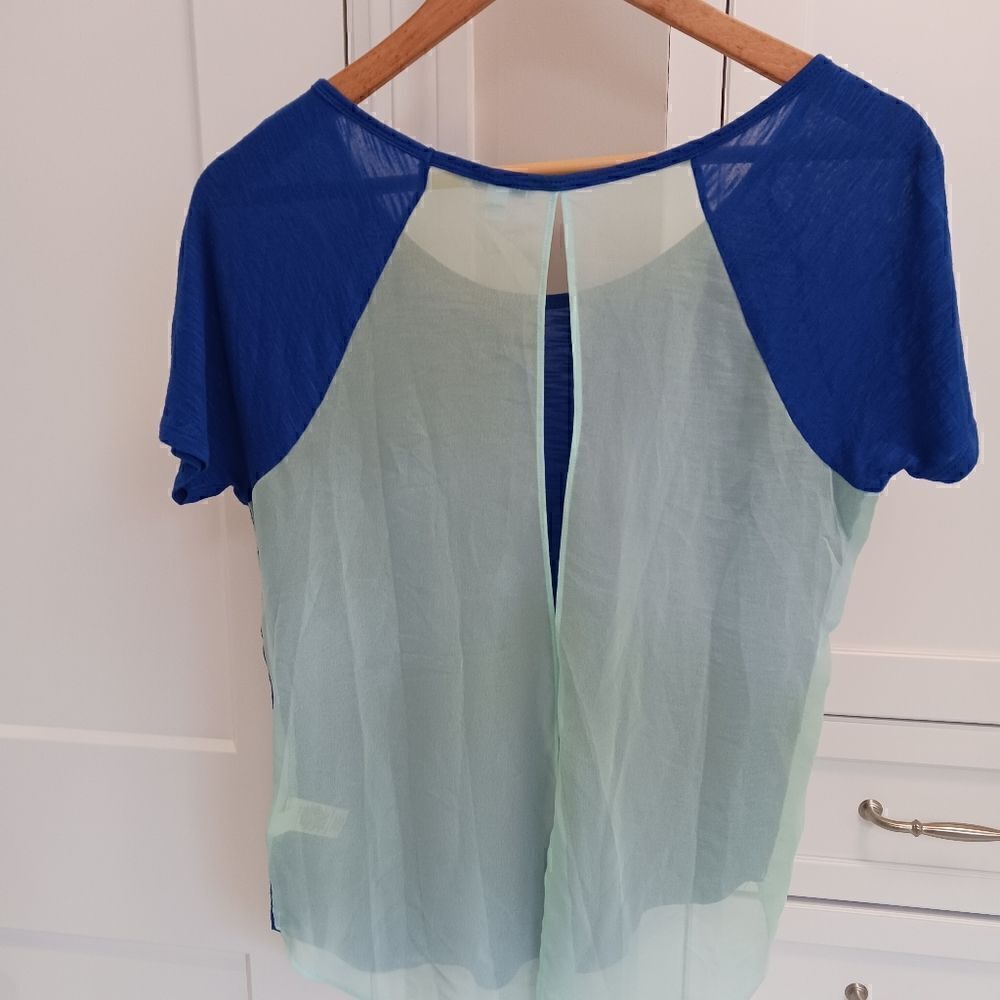 Express Scoopneck Split Back Colorblocked Short Sleeved Top - Picture 5 of 10